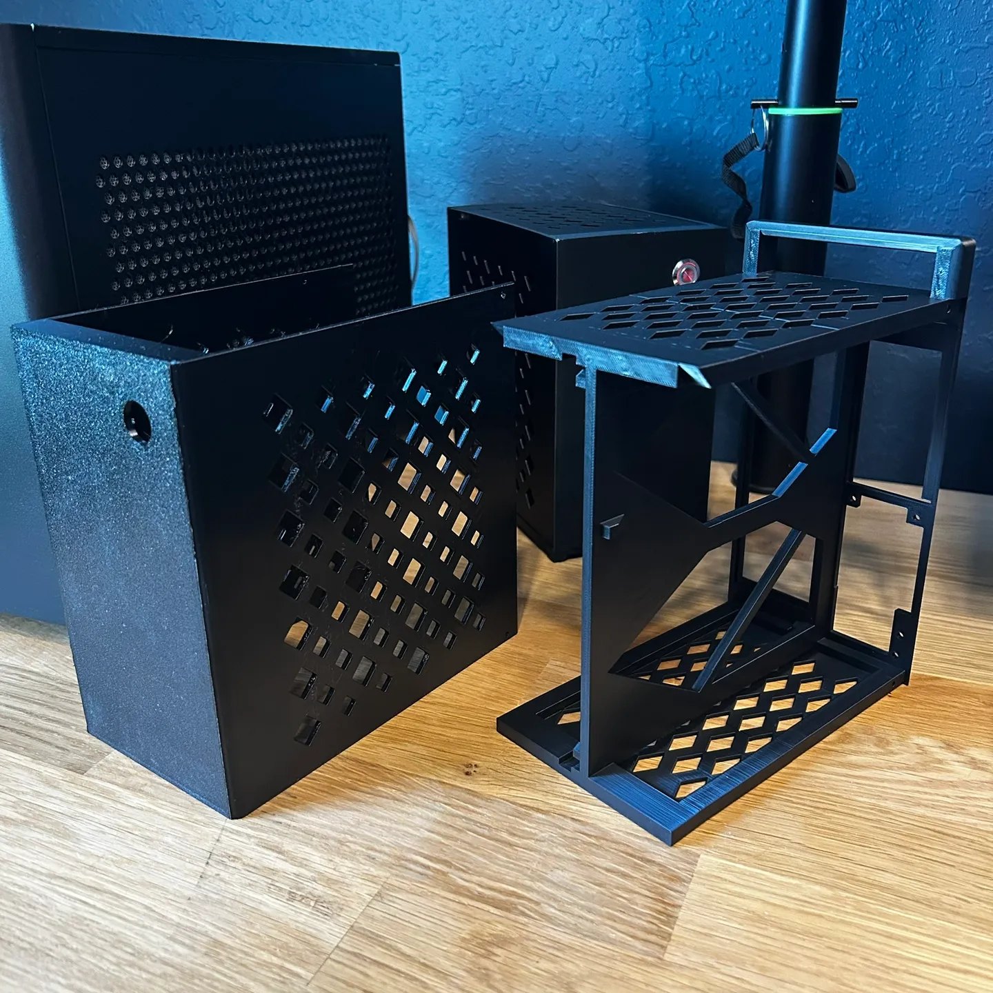 The two printed parts of the case separated: the outer shell on the left and the structural skeleton on the right
