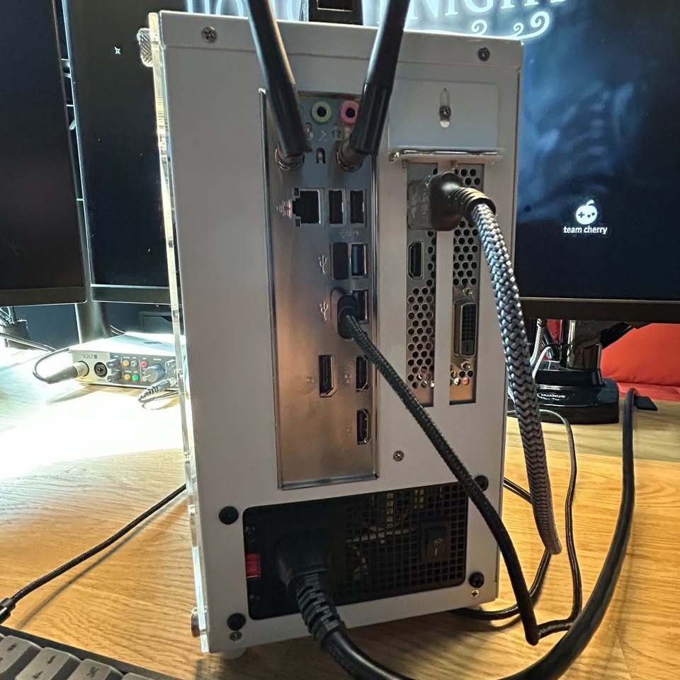 Ultra-compact Mini-ITX backpack rig