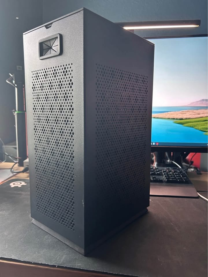 Mini-ITX RTX 2060 Super build side view
